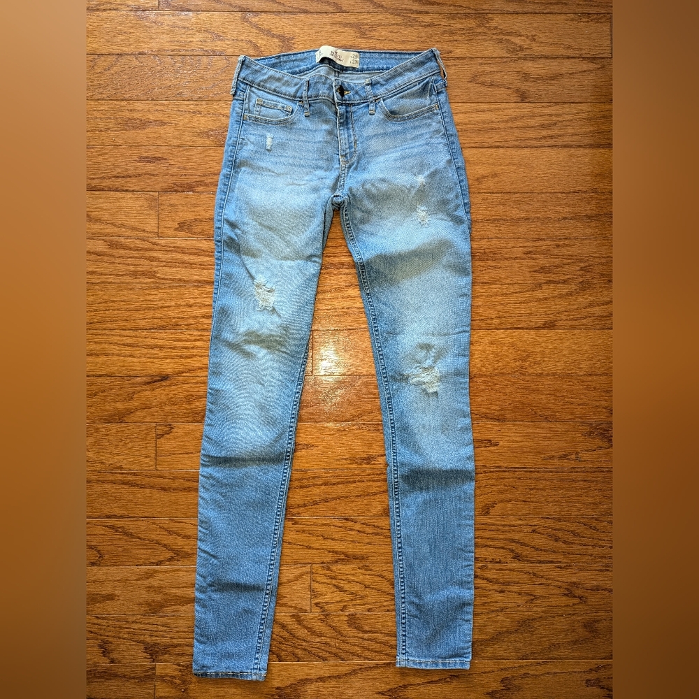 Hollister super skinny jeans - size 3 long - light wash - slightly distressed